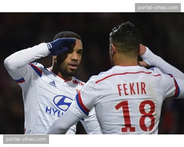 特写：从重伤中回归，贝蒂斯球员费基尔三月重获首发位置